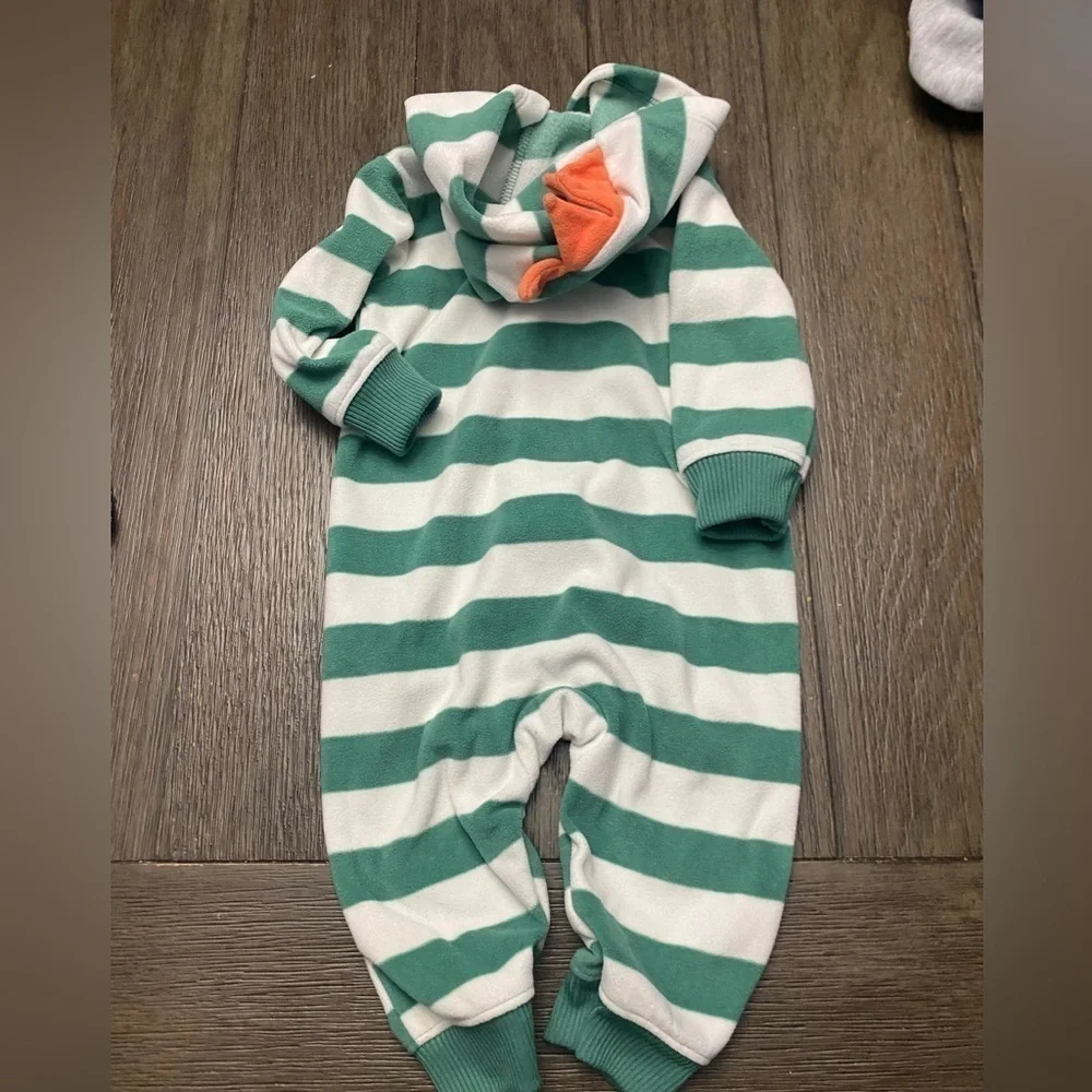 Lot of 3 baby onesies and robe size 6 month